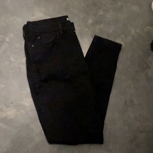To small for me size 13/w31black Levi’s ultra high rise jeggings ripped knees